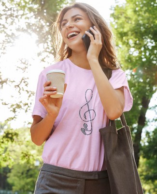 Boyfriend T-shirt FRUIT OF THE LOOM earphone σε ροζ χρώμα.